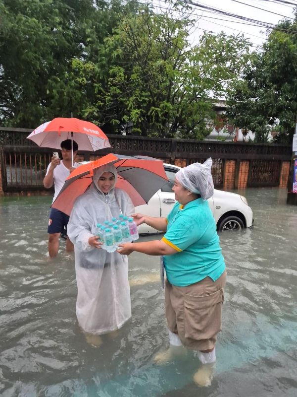 ซีพี แอ็กซ์ตร้า อาสา ผนึกกำลังพันธมิตร ลำเลียงถุงยังชีพและของจำเป็น 
ลงพื้นที่หาดใหญ่ ช่วยเหลือผู้ประสบภัยน้ำท่วมอย่างเร่งด่วน