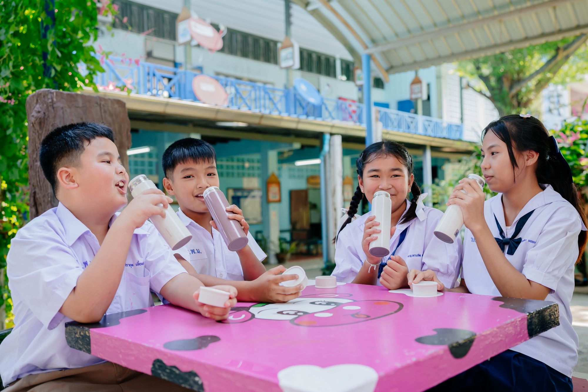 ซีพี แอ็กซ์ตร้า ร่วมกับ ล็อก แอนด์ ล็อก จัดกิจกรรม “โรงเรียนไร้ขยะ”
ส่งมอบกระบอกน้ำรักษ์โลก ปลูกฝังการลดใช้ขวดพลาสติกให้เยาวชน