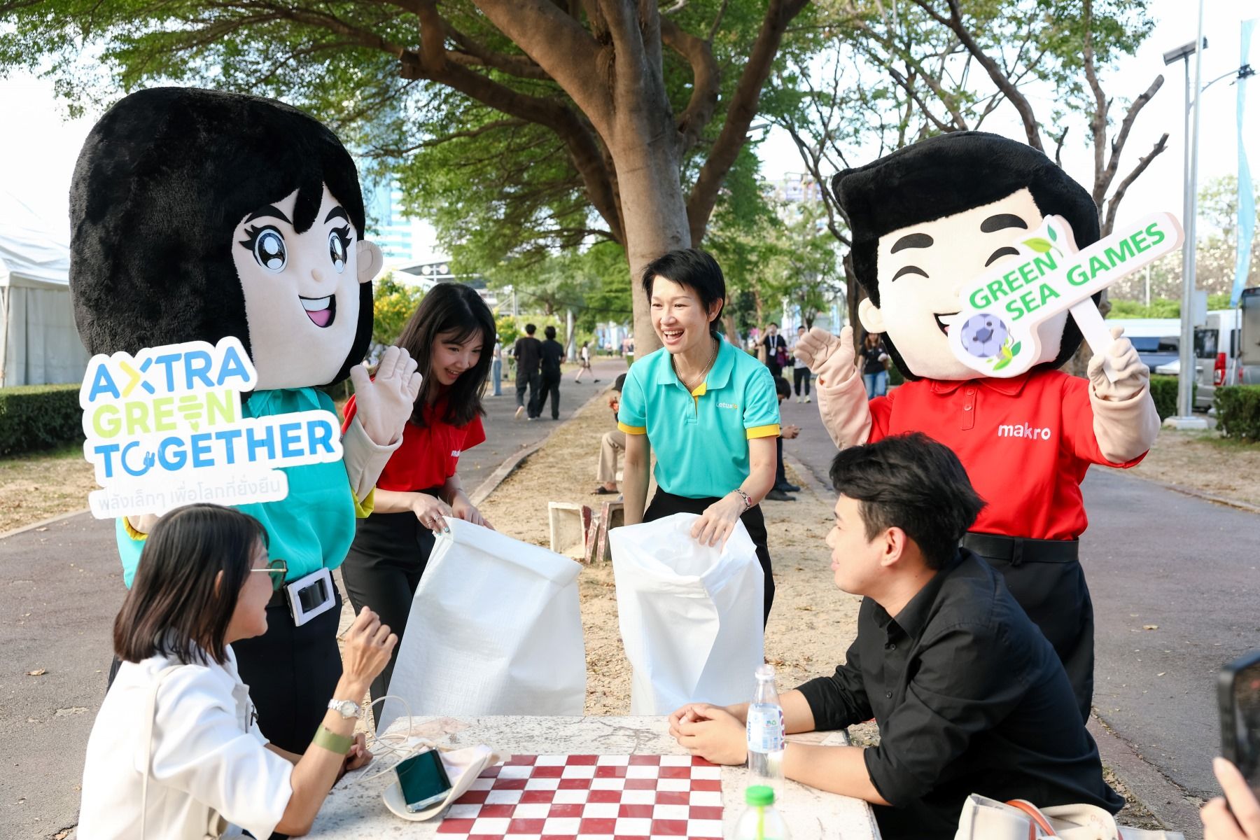 ‘แม็คโคร–โลตัส’ ร่วมภาคเอกชนขับเคลื่อน Green SEA Games 
สนามไร้ขยะพลาสติก ผ่าน 3 ภารกิจรักษ์สิ่งแวดล้อม 
พร้อมกิจกรรมสนับสนุนแฟนกีฬาไทย